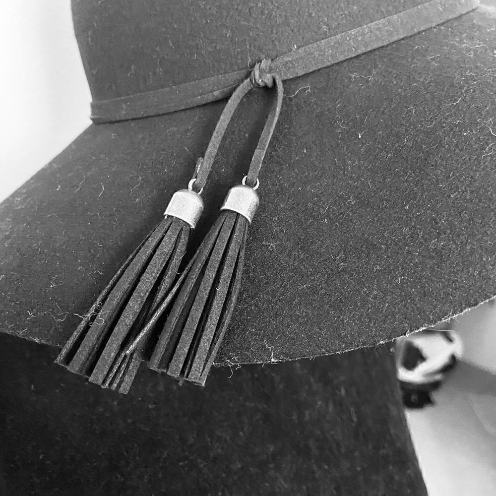 Nine West Black Felt Cloche Hat with Tassel Tie – NWT - Picture 4 of 4